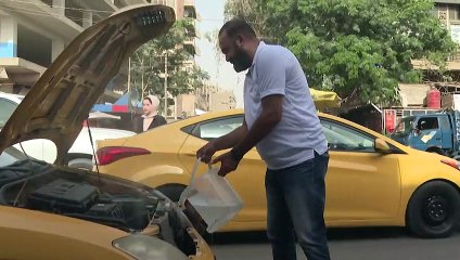 شوارع مغلقة وحواجز أمنية وملايين السيارات تشلّ حركة السير في بغداد