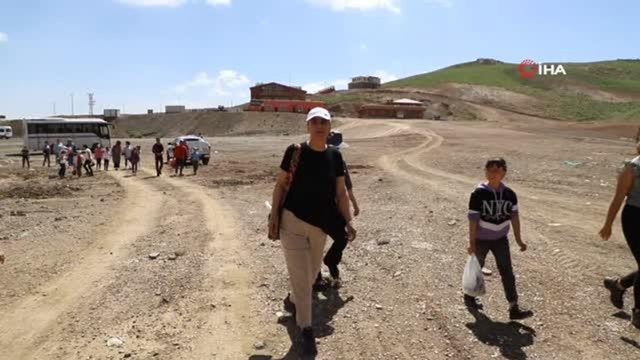 Hakkari 2800 rakımda halaylı karne şenliği