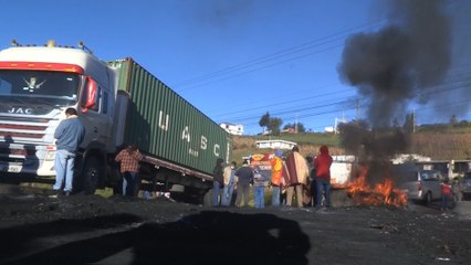 Download Video: Bloqueos de vías en varias provincias durante tercer día de protestas en Ecuador