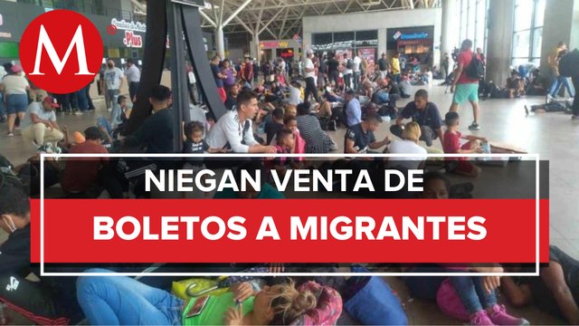 Migrantes continúan en la central de autobuses de Monterrey