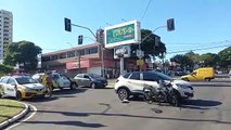 Motociclista é socorrido após colisão no cruzamento das avenidas Paraná e Apucarana
