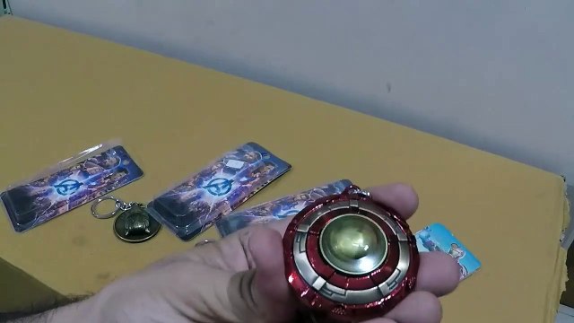 Unboxing and Review of avengers metal spinning keychain