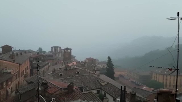 Maltempo, temporale con fulmini e grandine sul centro di Perugia