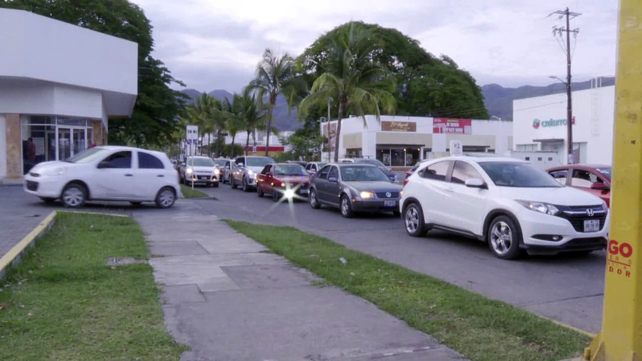 Trabajos de reparación en av. Francisco Villa | CPS Noticias Puerto Vallarta