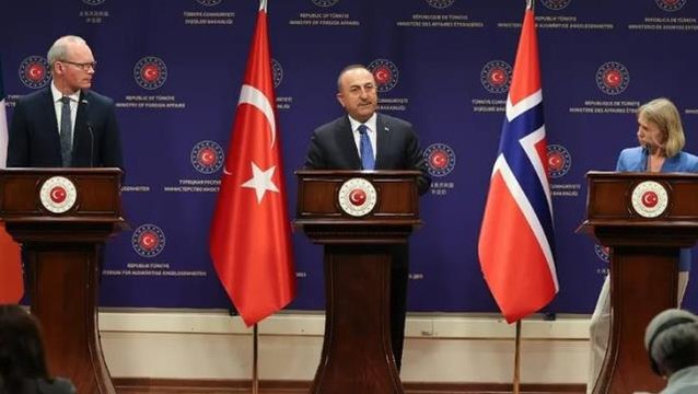 Bakan Çavuşoğlu'ndan canlı yayında Turkey diyen muhabire ince ayar: Türkiye demek istediniz herhalde