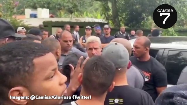 Luís Castro é cobrado por torcedores do Botafogo sobre Chay