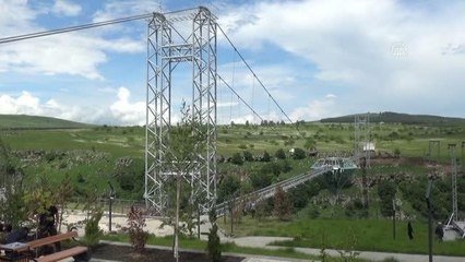 Dashbashi Kanyonunda inşa edilen 240 metrelik cam köprü ilgiyle karşılandı