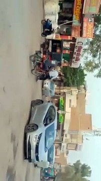 उधर, पांच दिन में बनी 75 किमी सड़क, इधर पांच माह में चार किमी भी नहीं
