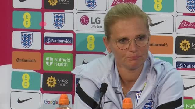 Prince William visits the Lionesses ahead of Euros