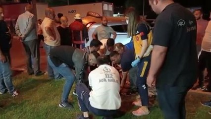 Otomobilin refüje çarpması sonucu 2 kişi yaralandı