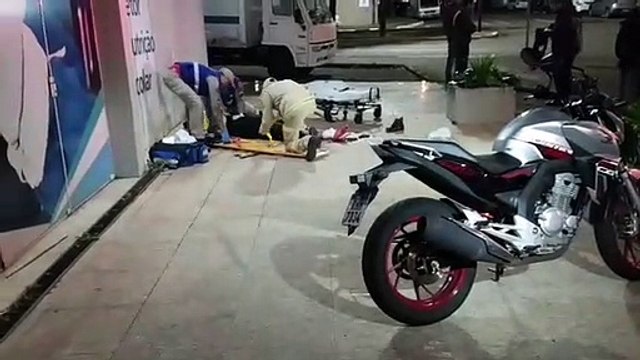 Motociclista fica ferido após colisão de trânsito na Av. Piquiri esquina com a Rua Mato Grosso