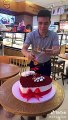 Anh chồng của năm: Tặng vợ bánh kem rút 50 cây vàng nhân ngày sinh nhật