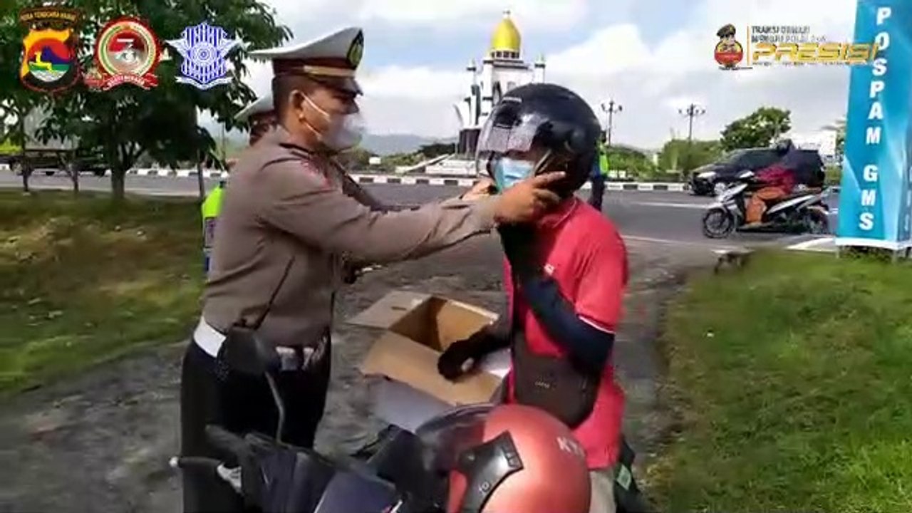 POLISI GELAR RAZIA BERHADIAH HELM