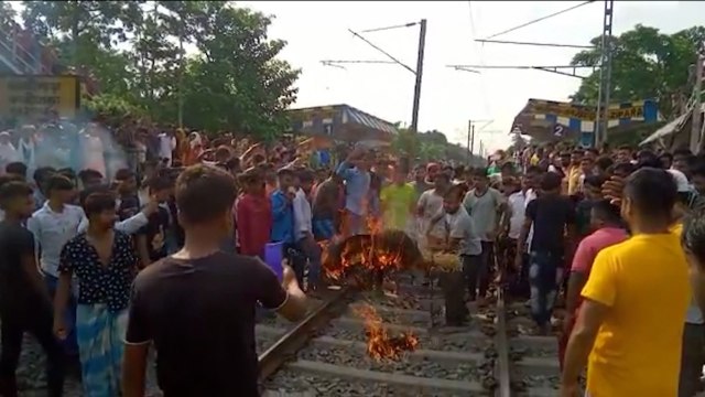 Agnipath Scheme Protest : Students protesting and stone pelting in Jehanabad, Bihar | ABP News