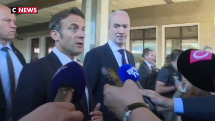Emmanuel Macron : «C'est un message d'unité européen adressé aux Ukrainiens»