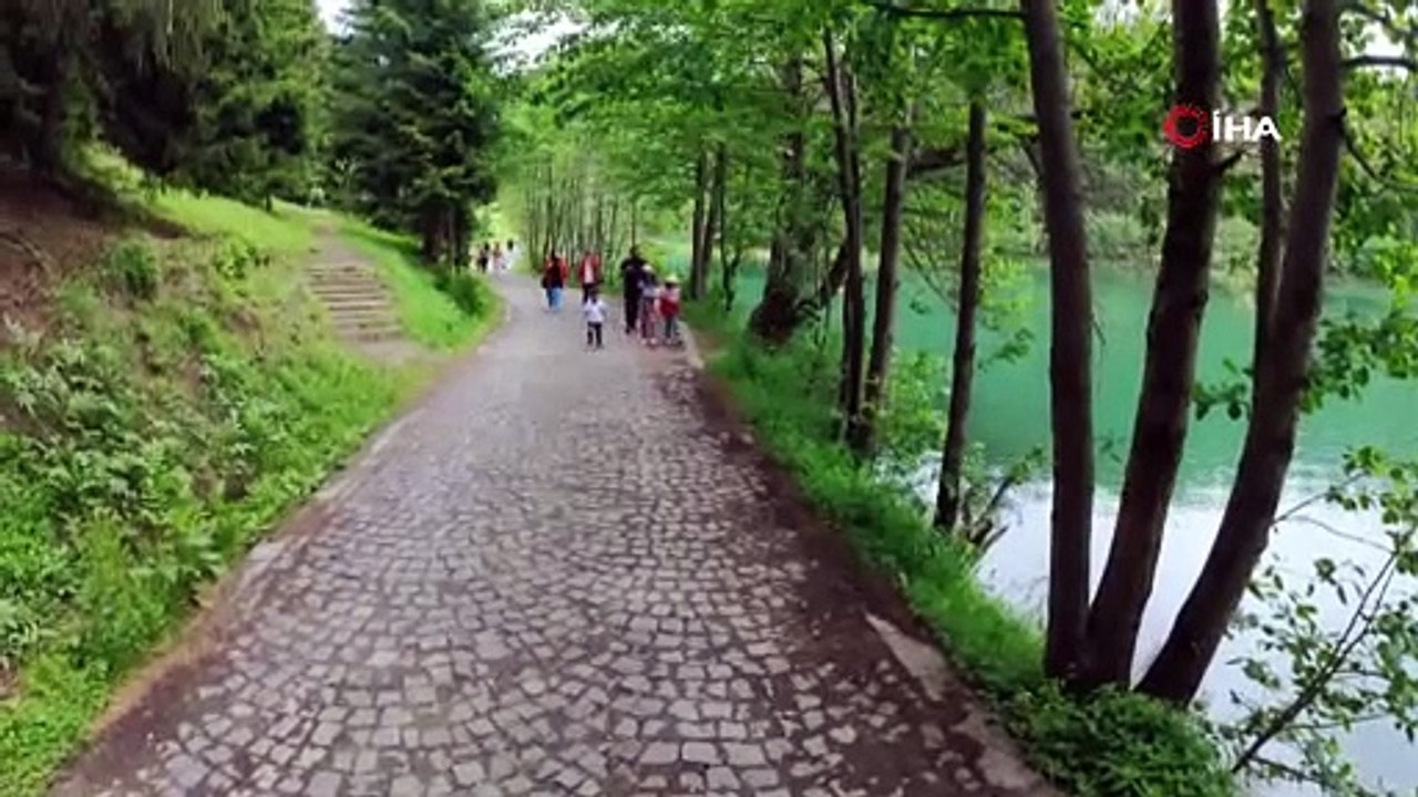 Artvin’in Şavşat ilçesindeki Karagöl her mevsim ayrı güzel