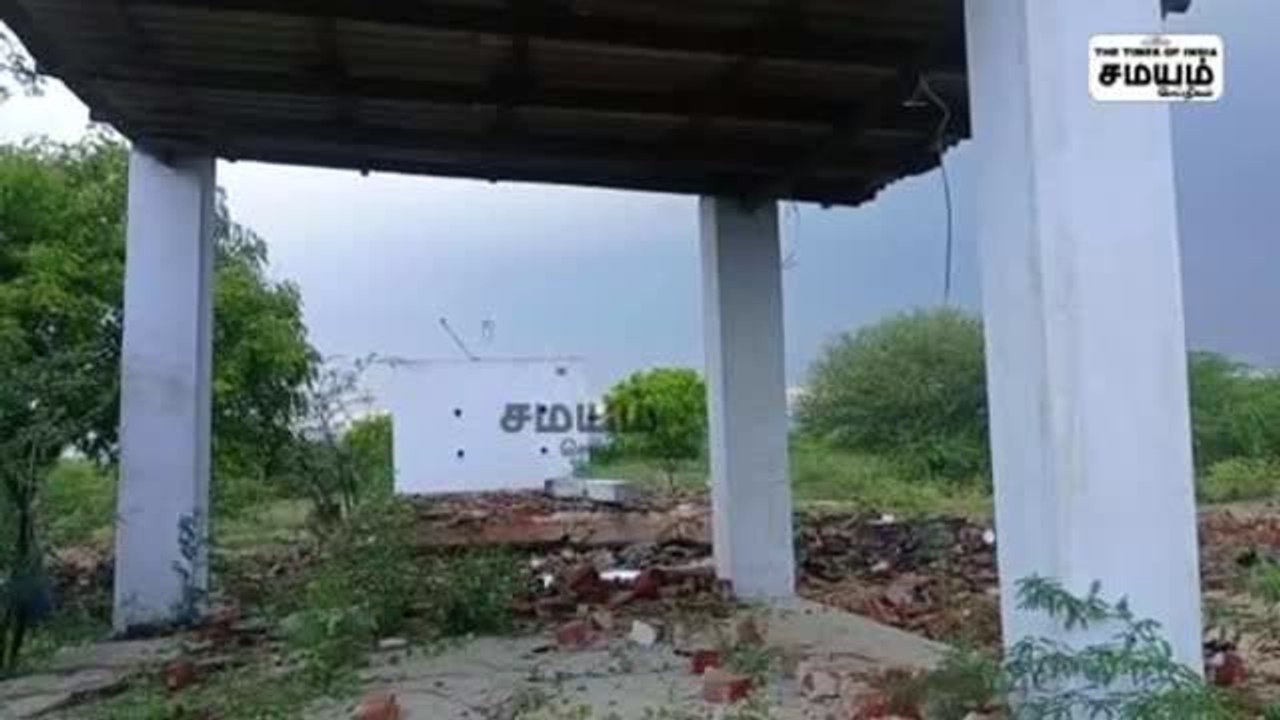 "டமார்" வெட்டிய மின்னல்; வெடித்து சிதறிய பட்டாசு ஆலை!