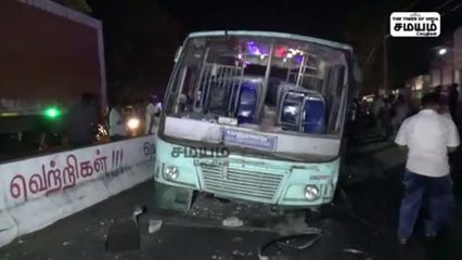 அரசு பேருந்தின் மீது டெம்போ வேன் மோதி கோரா விபத்து; 20 பேர் படுகாயம்!