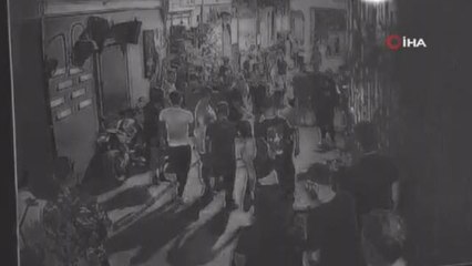 Meydan kavgası kamerada: Torbacı darp edildi, ortalık savaş alanına döndü