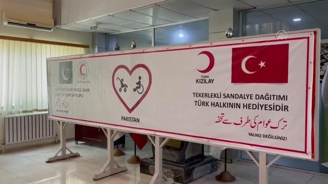 İSLAMABAD - Türk Kızılay, Pakistan'da tekerlekli sandalye dağıttı