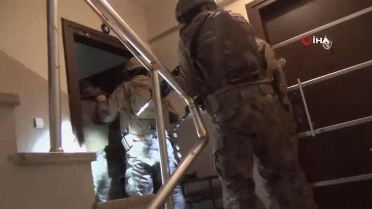 Kadıköy'deki terör örgütü lehine bölücü slogan atan 9 kişi yakalandı