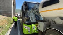 Otobüs tankere çarptı: 11 yaralı