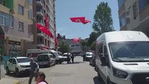 Şehit Piyade Uzman Çavuş Kemik'in babaevine Türk bayrakları asıldı
