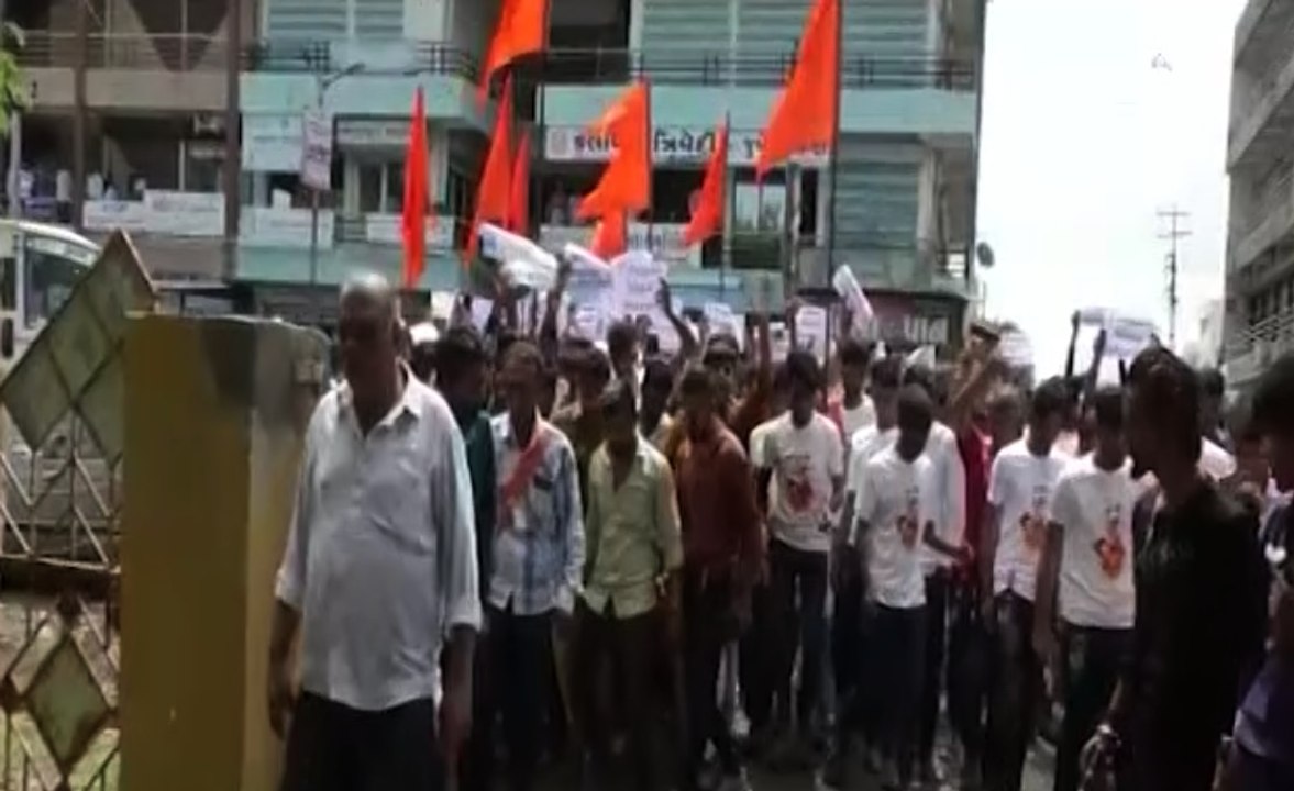 અમરેલીઃ VHP અને બજરંગ દળના કાર્યકર્તાઓએ આપ્યું નુપુર શર્માને સમર્થન, મામલતદારને આપ્યું આવેદન