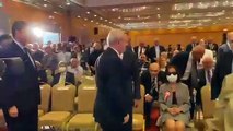 CHP lideri Kemal Kılıçdaroğlu, Bülent Arınç'ın elini sıkmadı