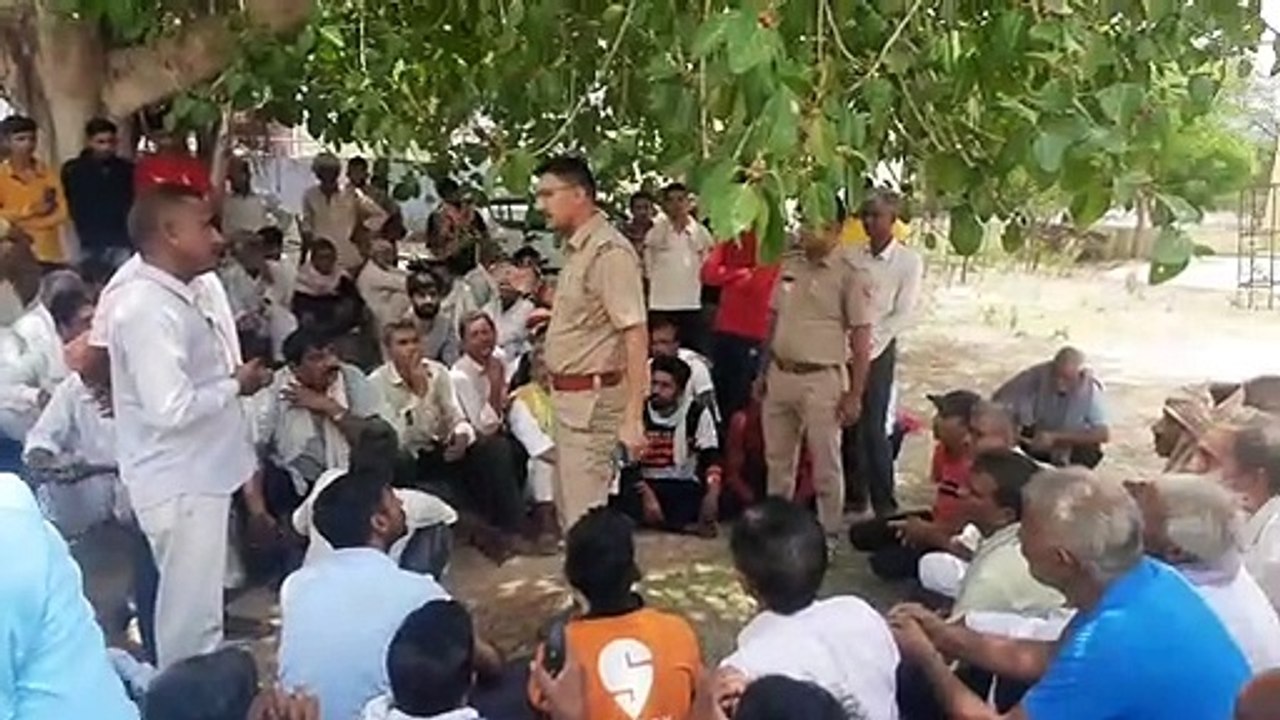 राजस्थान में यहां ग्रामीणों ने किया पुलिस थाने का घेराव, धरना देकर जताया आक्रोश