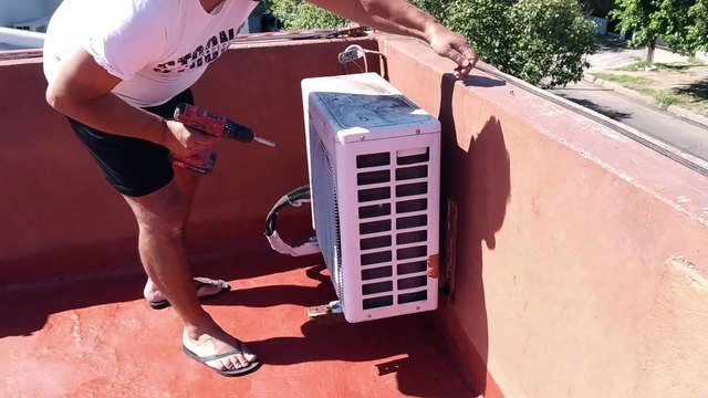 Reparando aire acondicionado que no enciende el compresor.