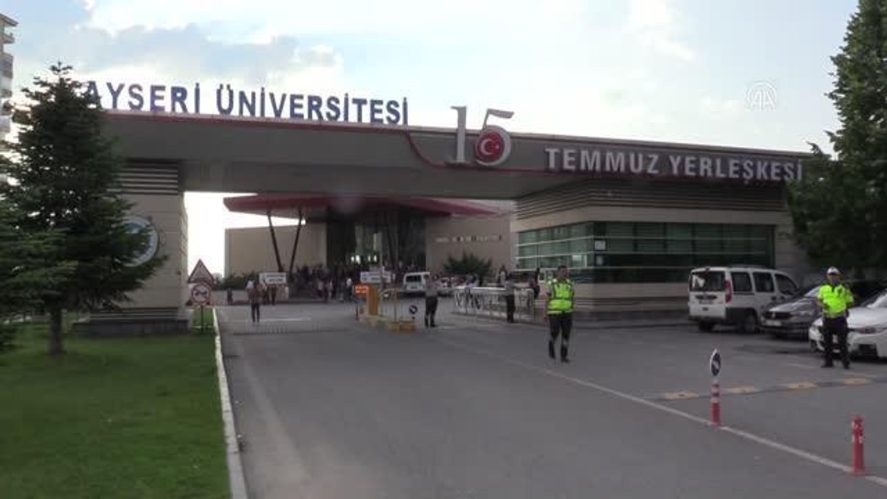 46 yaşında üçüncü üniversiteden mezun oldu