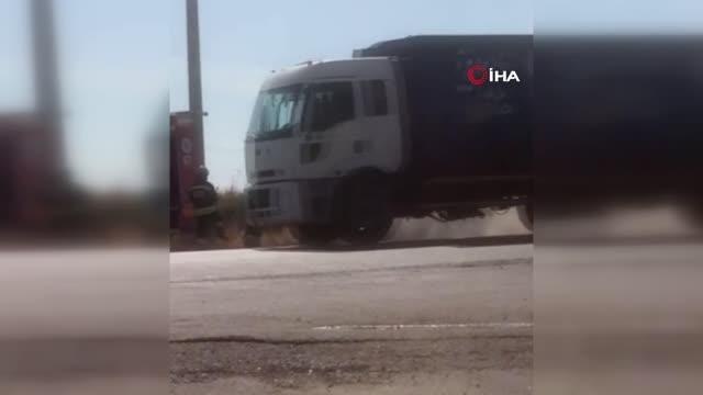 Seyir halindeyken alev alev yanan LPG'li otomobil kullanılamaz hale geldi