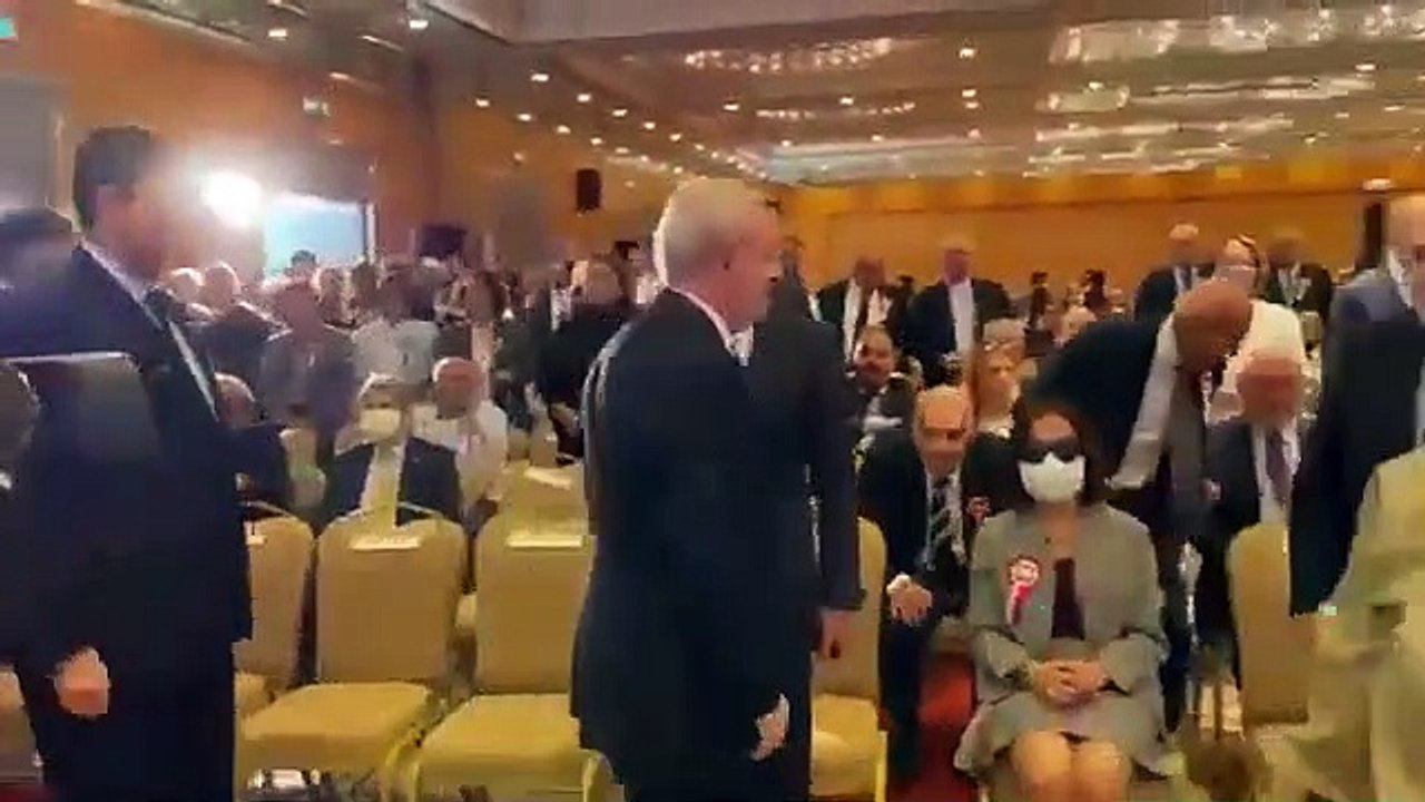 Sizce ne olmuştur izleyin görün! Bülent Arınç ve Kılıçdaroğlu karşılaşırsa...