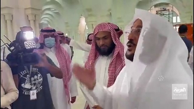 وزير الشؤون الإسلامية الشيخ عبداللطيف آل الشيخ يتفقد مساجد المشاعر_المقدسة مستغربا من تأخر إدخال التكييف لأحد تلك المساجد.
