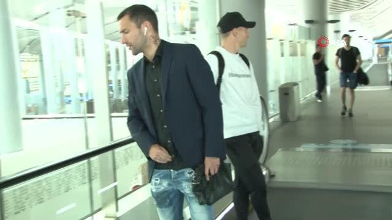 Trabzonspor'un yeni transferleri Larsen ve Doğucan, İstanbul'a geldi