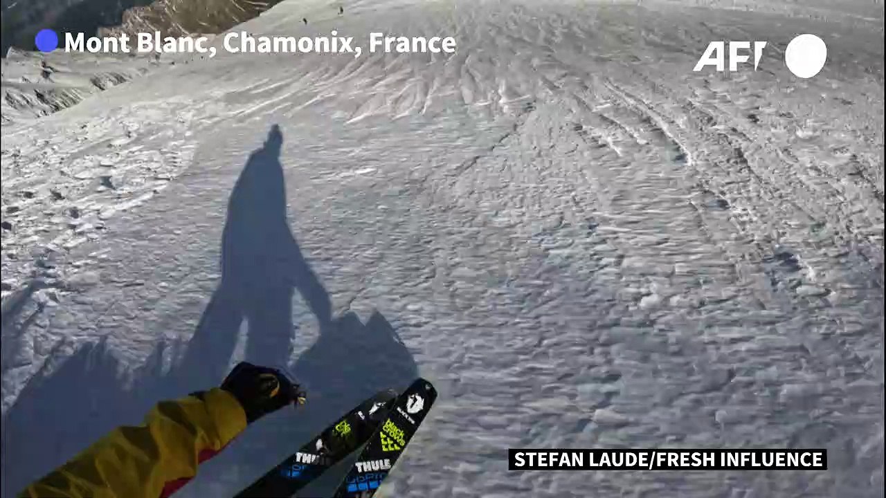 Sports extrêmes: le saut inédit et spectaculaire du skieur "Super Frenchie"