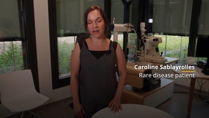 Come convivere con una rara malattia genetica: il racconto di Caroline