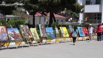 65 kadın ressam eserlerini sergiledi