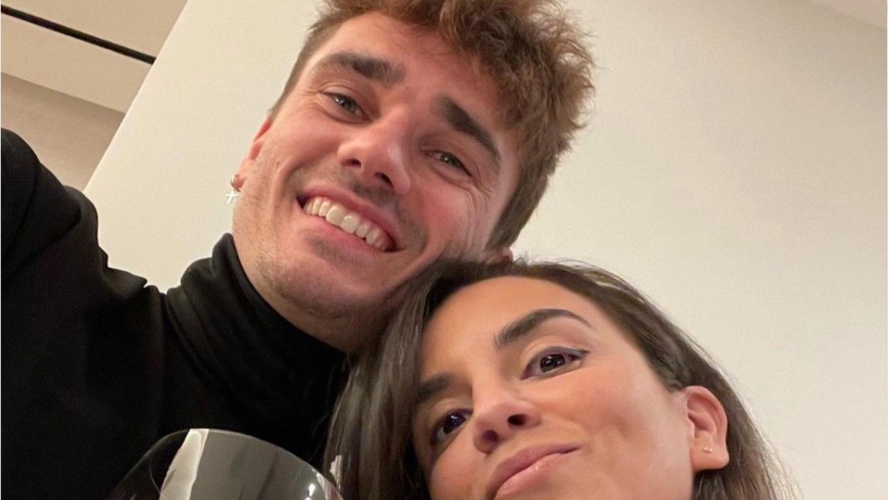 VOICI : Antoine Griezmann : pour leurs 5 ans de mariage, sa femme Erika lui fait une tendre déclaration