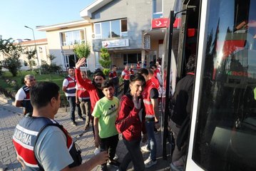 Sınır dışı edilecek 209 Afganistan uyruklu Edirne'den İstanbul'a gönderildi