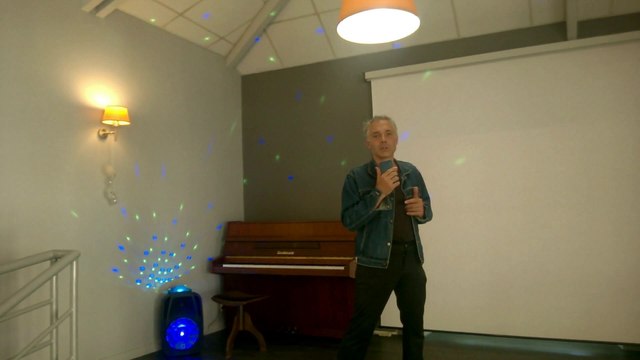 manuel ferré quand tu traînes seul chanson filmée version plan unique de la scène