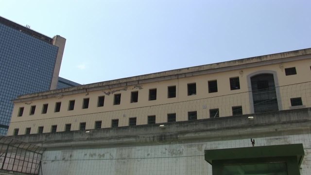 Napoli, a Poggioreale partita di calcetto tra papa' detenuti e figli