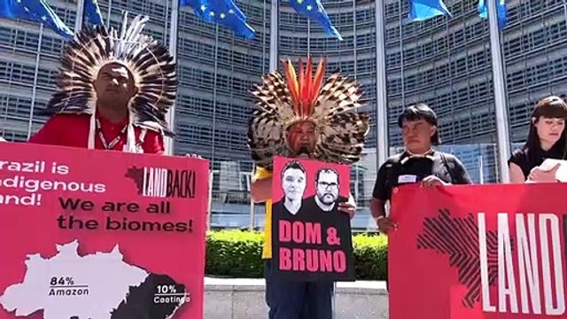 Indígenas condenam desaparecimentos na Amazônia em frente à sede da UE