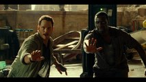 Chris Pratt and Omar Sy Try To Trap Velociraptor Scene