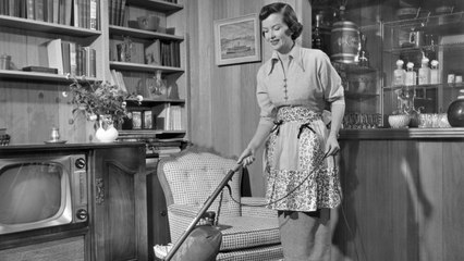 People Who Have the Cleanest Homes Always Vacuum First