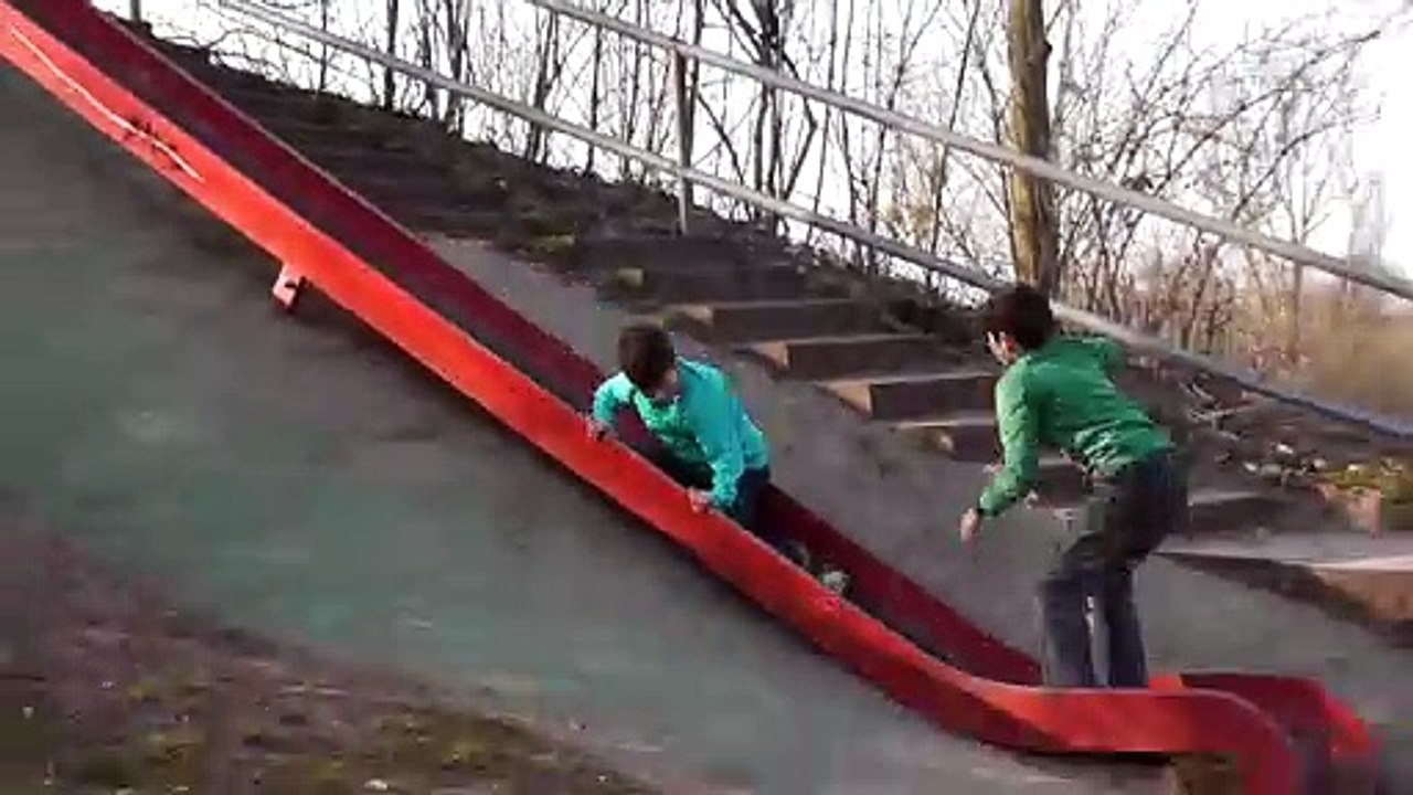 Rutsche hochklettern