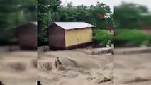 Hindistan'ı sel fena vurdu: 62 ölü