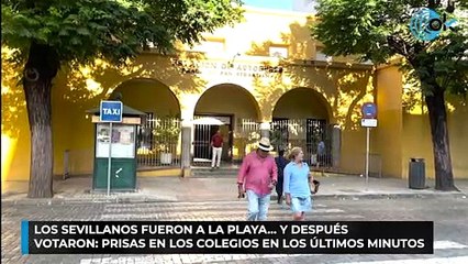 Los sevillanos fueron a la playa… y después votaron prisas en los colegios en los últimos minutos