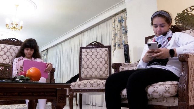 إيران.. قانون يحمي الأطفال والمراهقين من أضرار الإنترنت